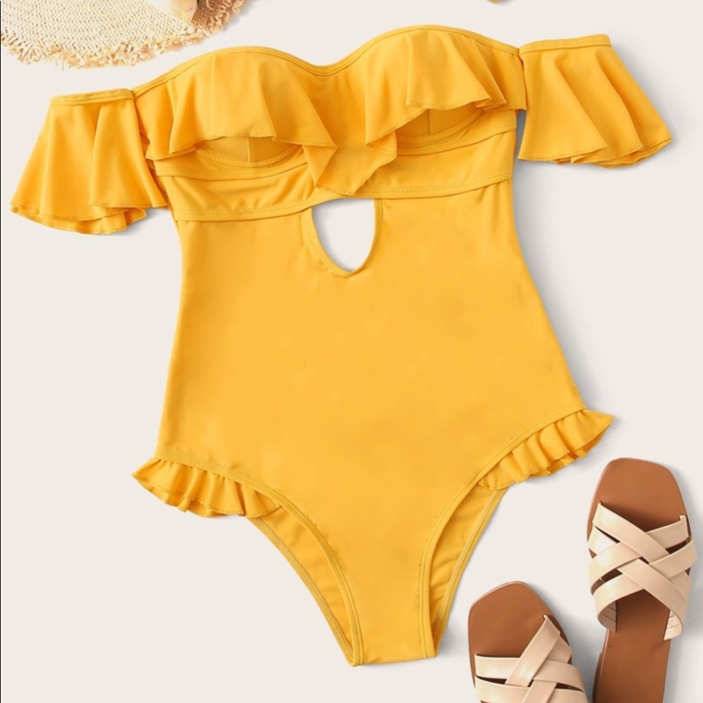 Underwired Ruffle Trim